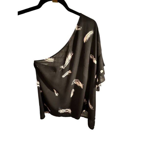 🍒 2/$20 🍒 Trouve Black Blouse with White Feather, One Shoulder sz M - Picture 2 of 6